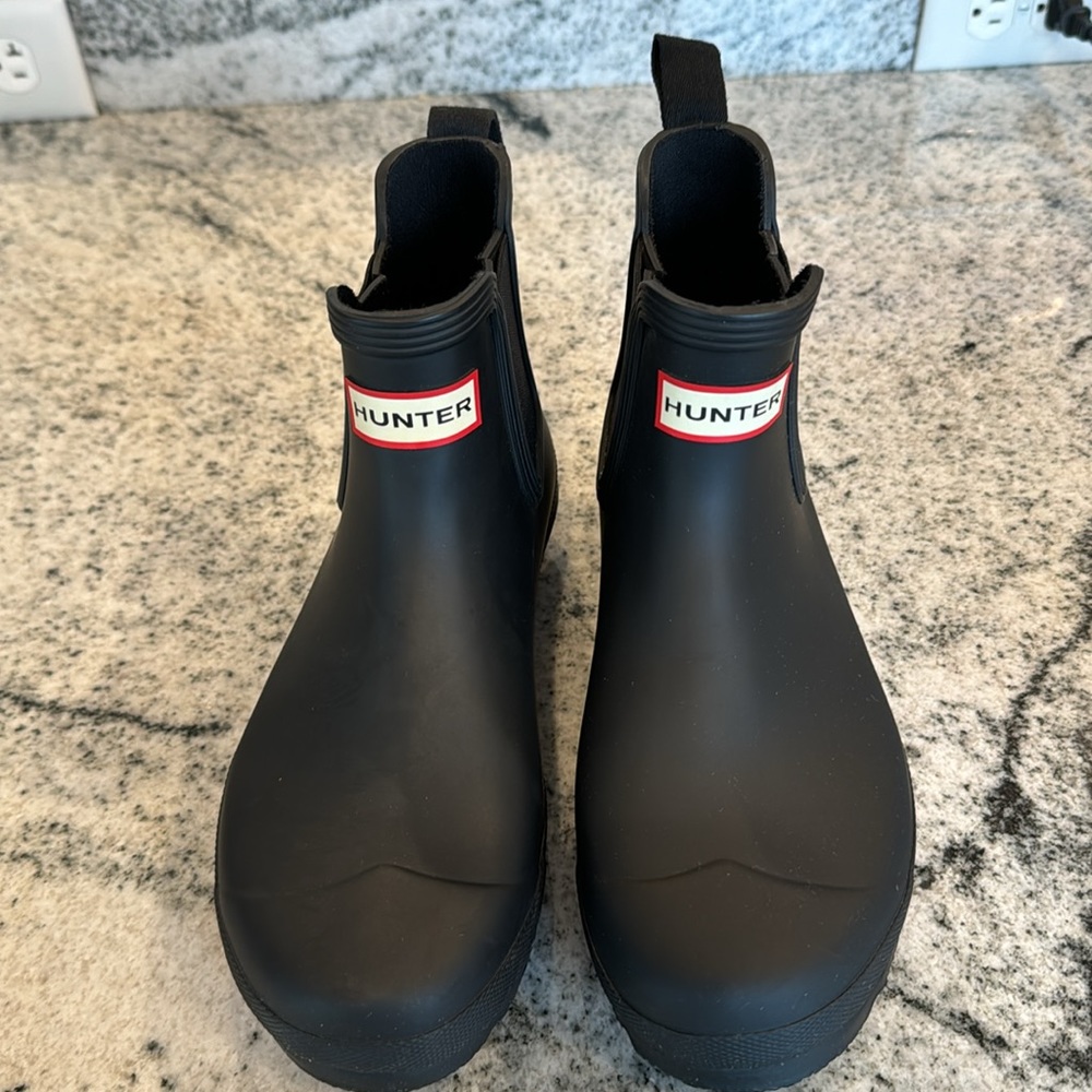 Hunter ankle high rain boots size 8